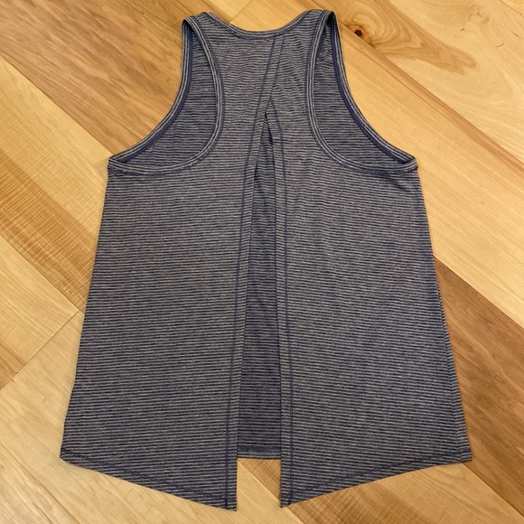 GAP Open-Back, Crew-Neck Tank - Picture 6 of 14
